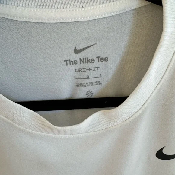 Nike Men's Classic White Long Sleeve Tee - Picture 4 of 4
